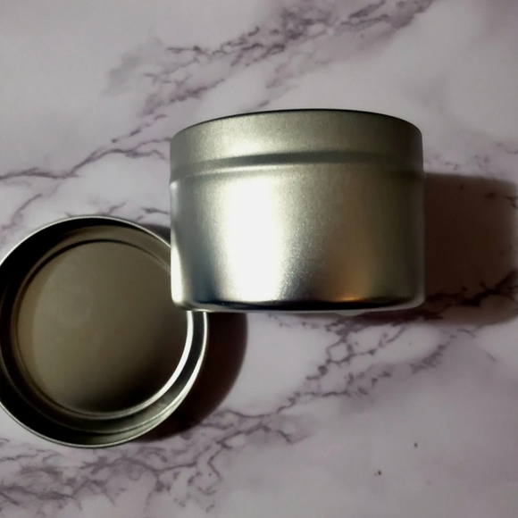 Small Favors, Candle, Cashmere Cinnamon& Clove, Beacon Book Box - Picture 3 of 4